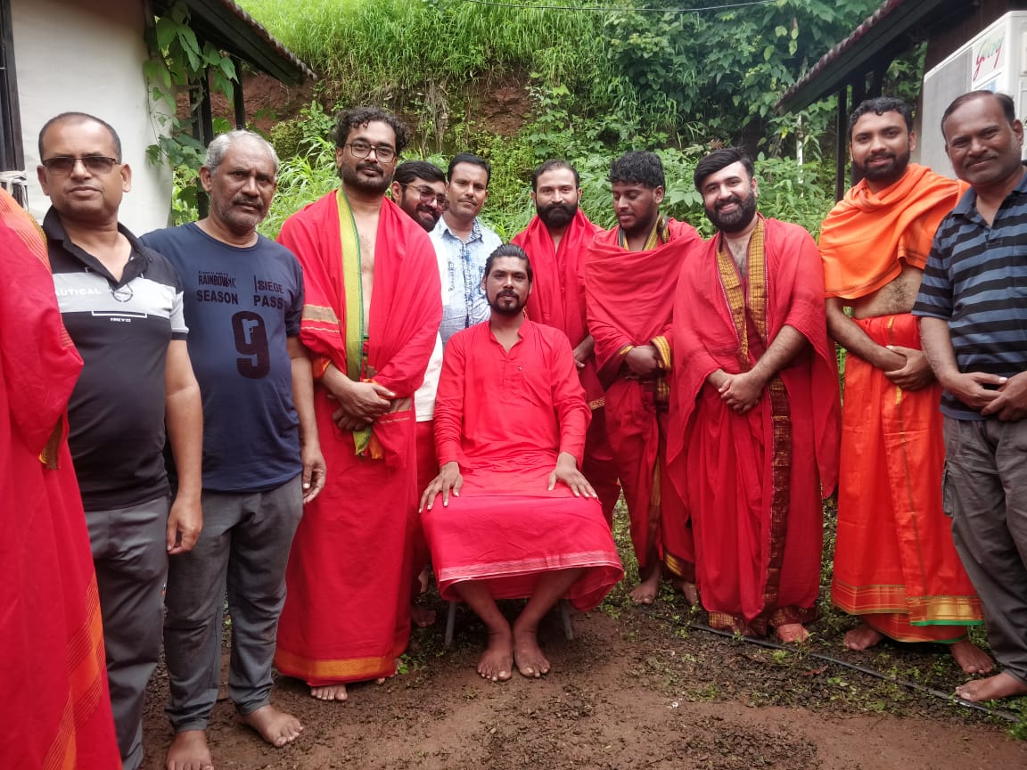शिविर के साधकों के साथ श्री निखिल जी महाराज